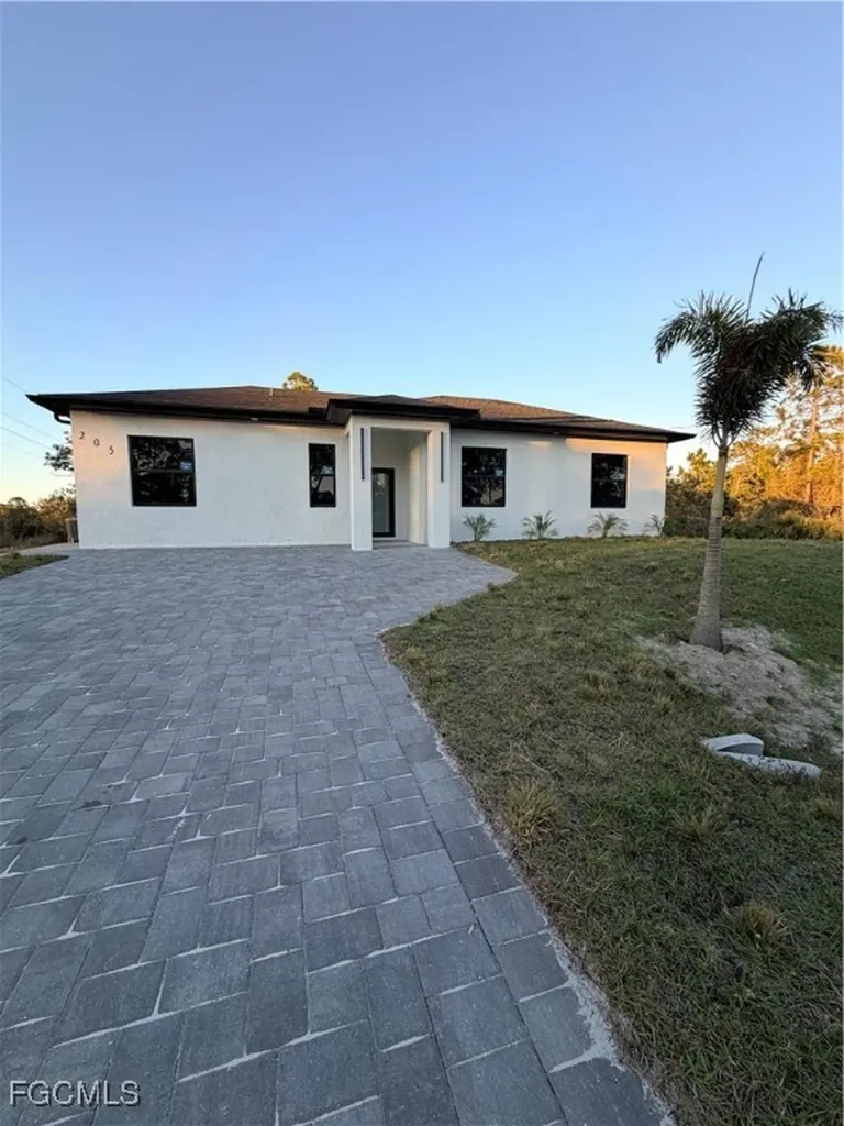 205 E 17th Street Lehigh Acres FL 33972