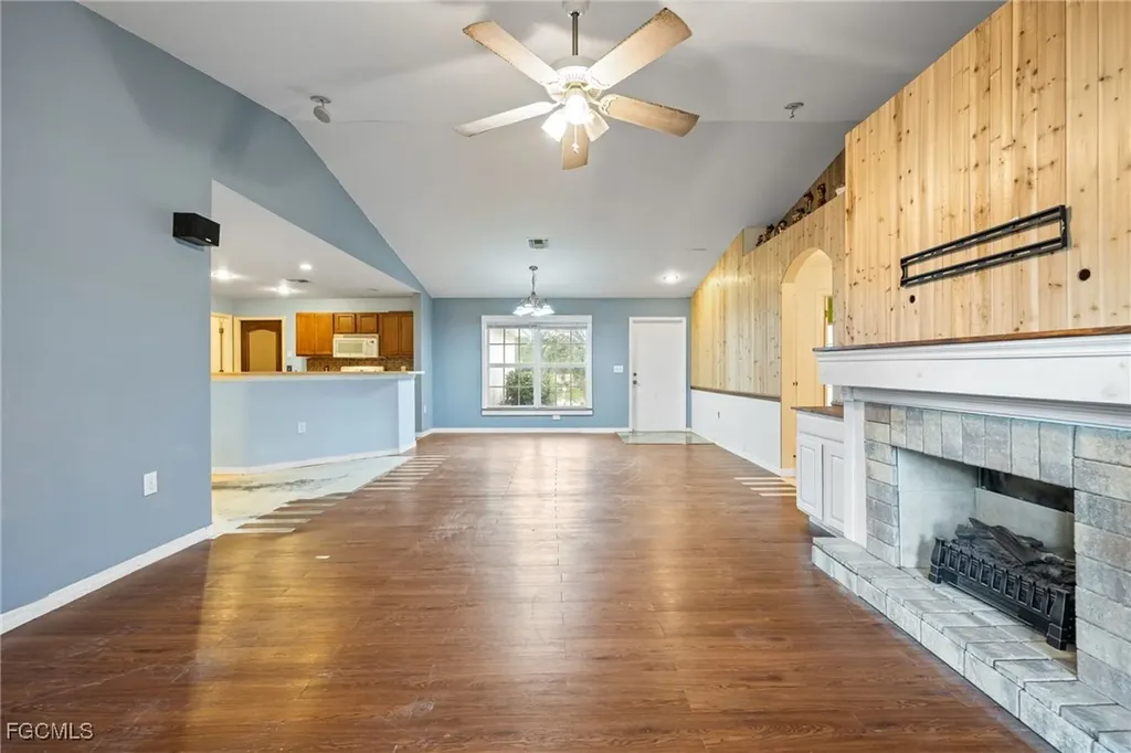 2406 E 23rd Street Alva FL 33920