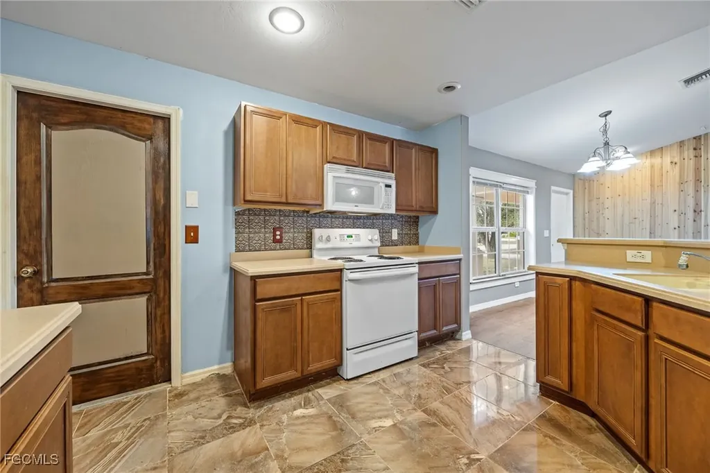 2406 E 23rd Street Alva FL 33920