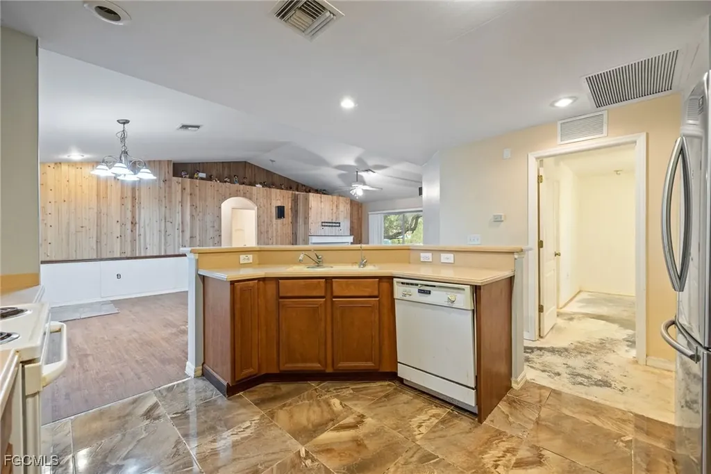 2406 E 23rd Street Alva FL 33920