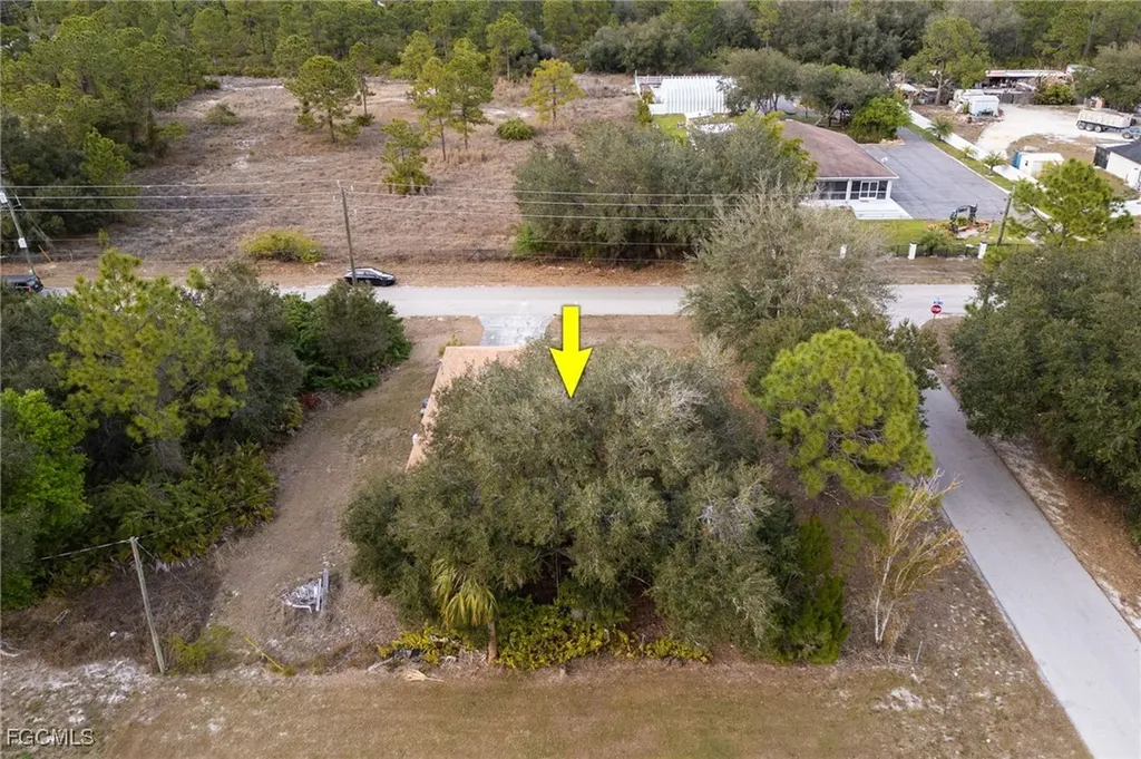 2406 E 23rd Street Alva FL 33920