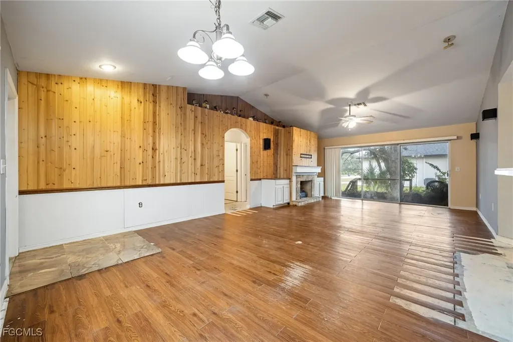 2406 E 23rd Street Alva FL 33920