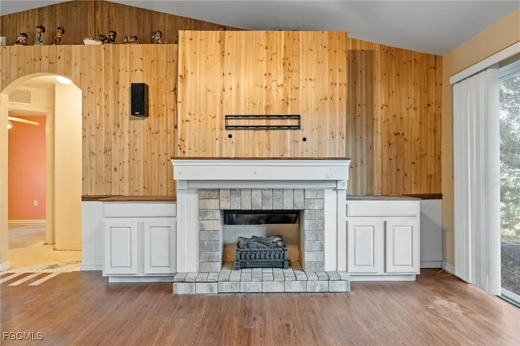 2406 E 23rd Street Alva FL 33920