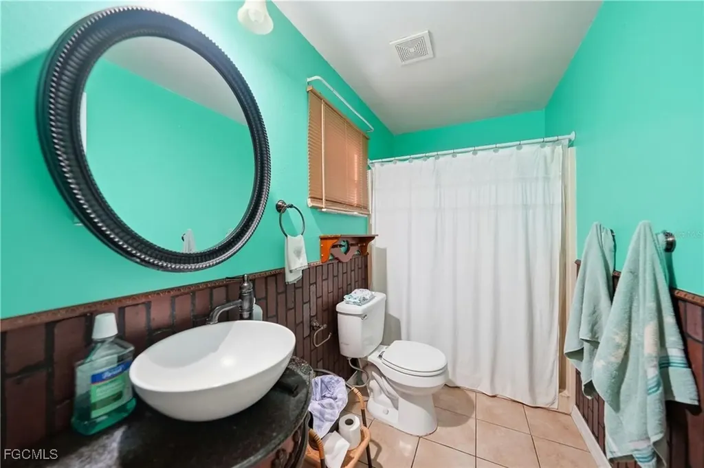 2213 NE 6th Place Cape Coral FL 33909