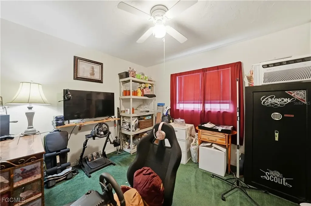 2213 NE 6th Place Cape Coral FL 33909