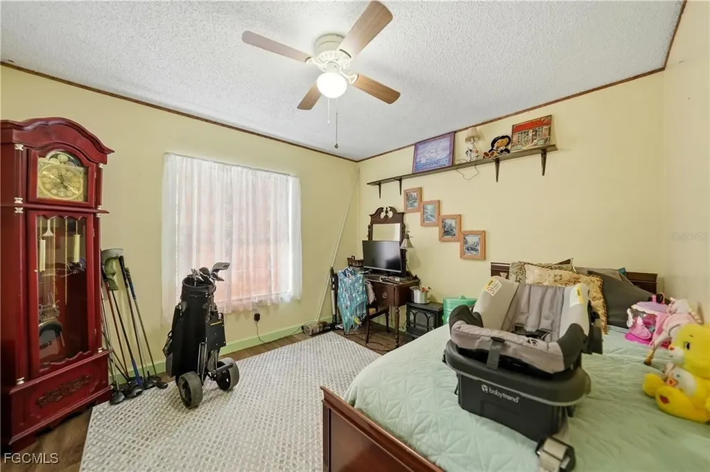 2213 NE 6th Place Cape Coral FL 33909