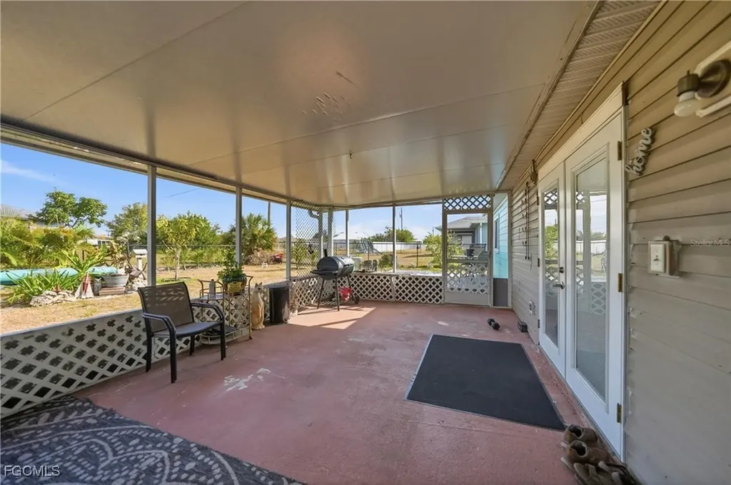 2213 NE 6th Place Cape Coral FL 33909