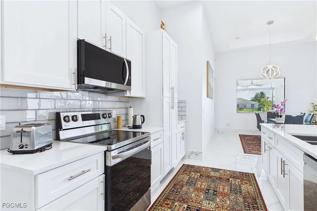 3121 SW 26th Place Cape Coral FL 33914