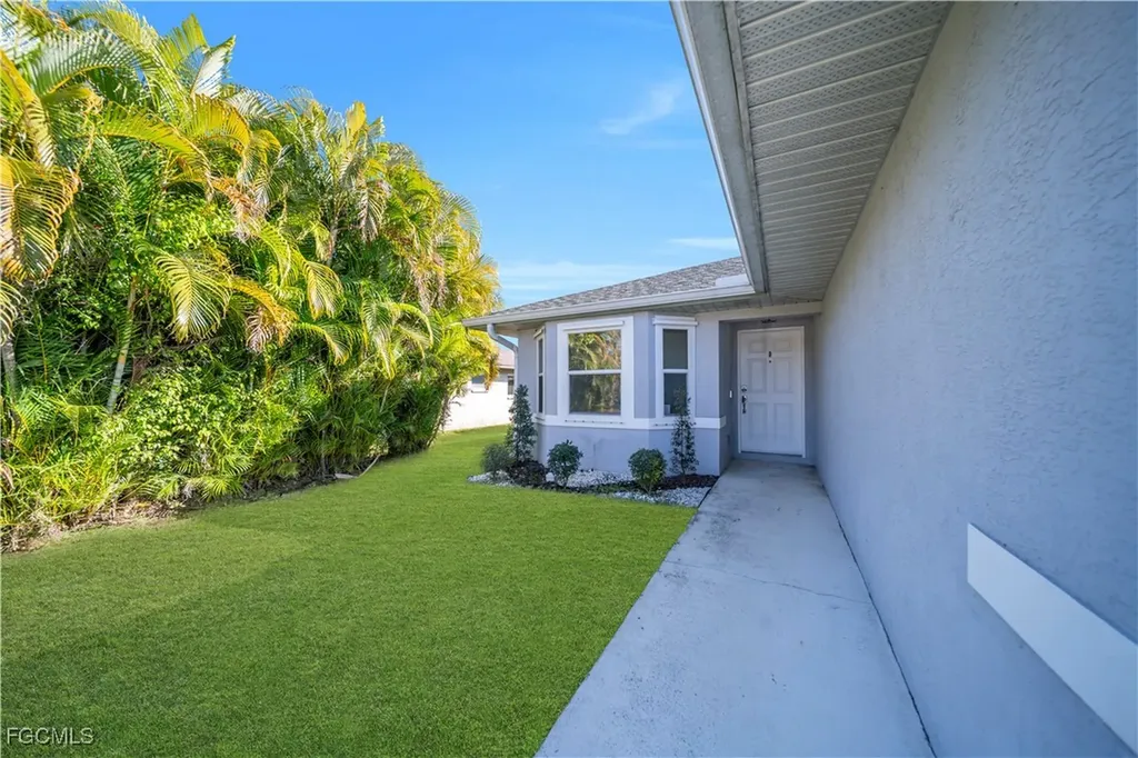 2032 NE 6th Street Cape Coral FL 33909