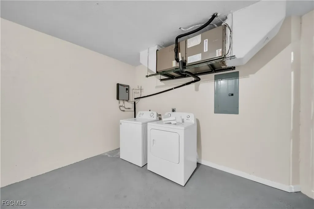 2032 NE 6th Street Cape Coral FL 33909