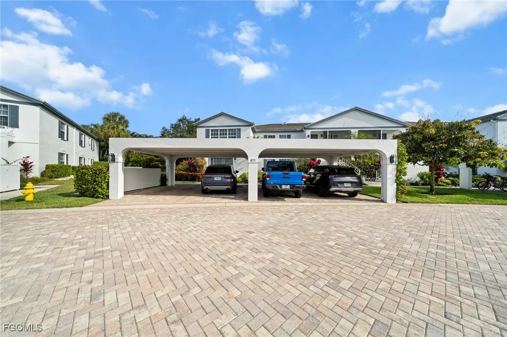 871 Tanbark Drive Naples FL 34108