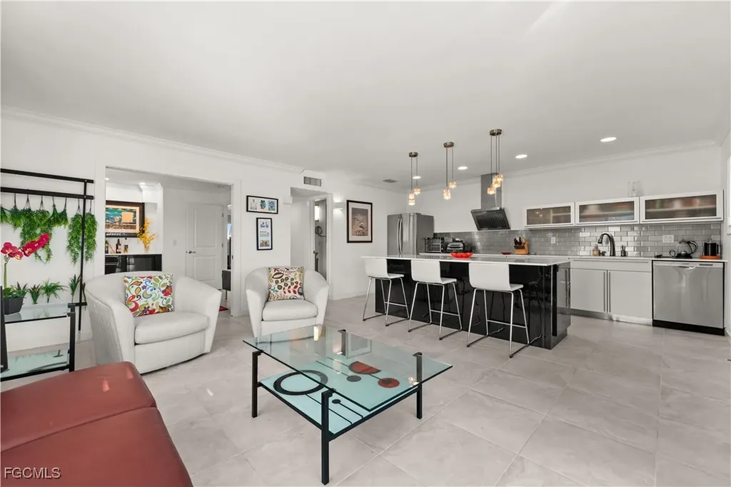 766 Central Avenue Naples FL 34102
