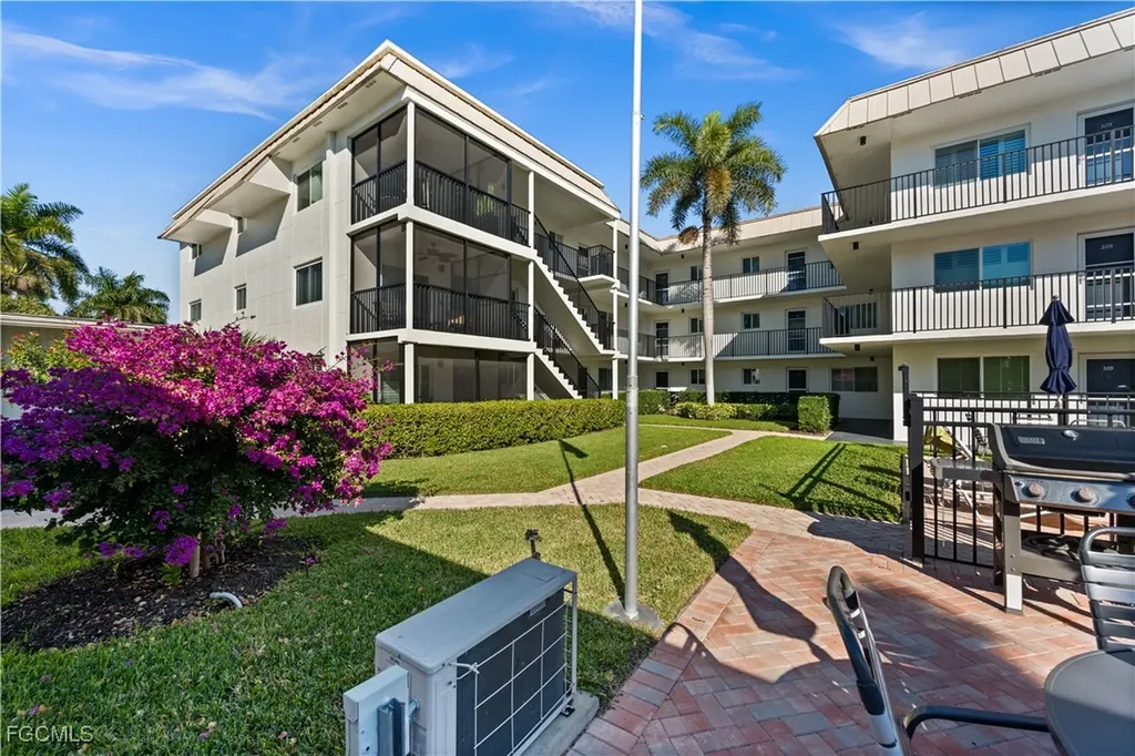 766 Central Avenue Naples FL 34102