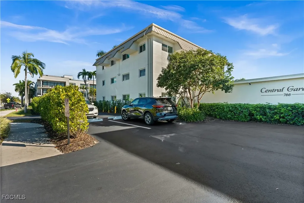 766 Central Avenue Naples FL 34102