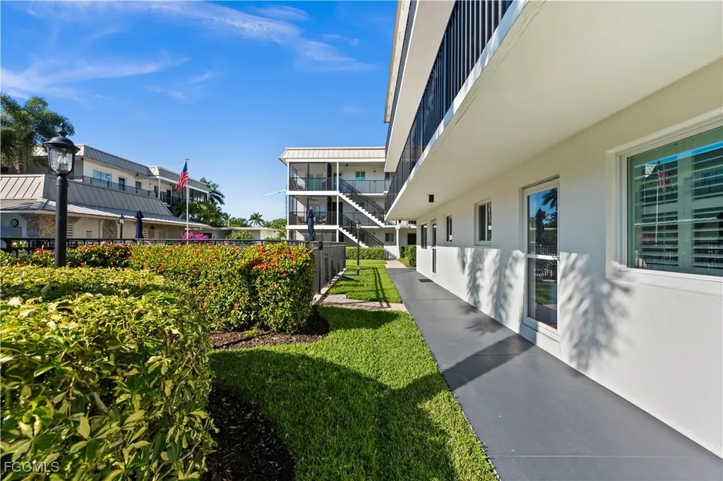 766 Central Avenue Naples FL 34102