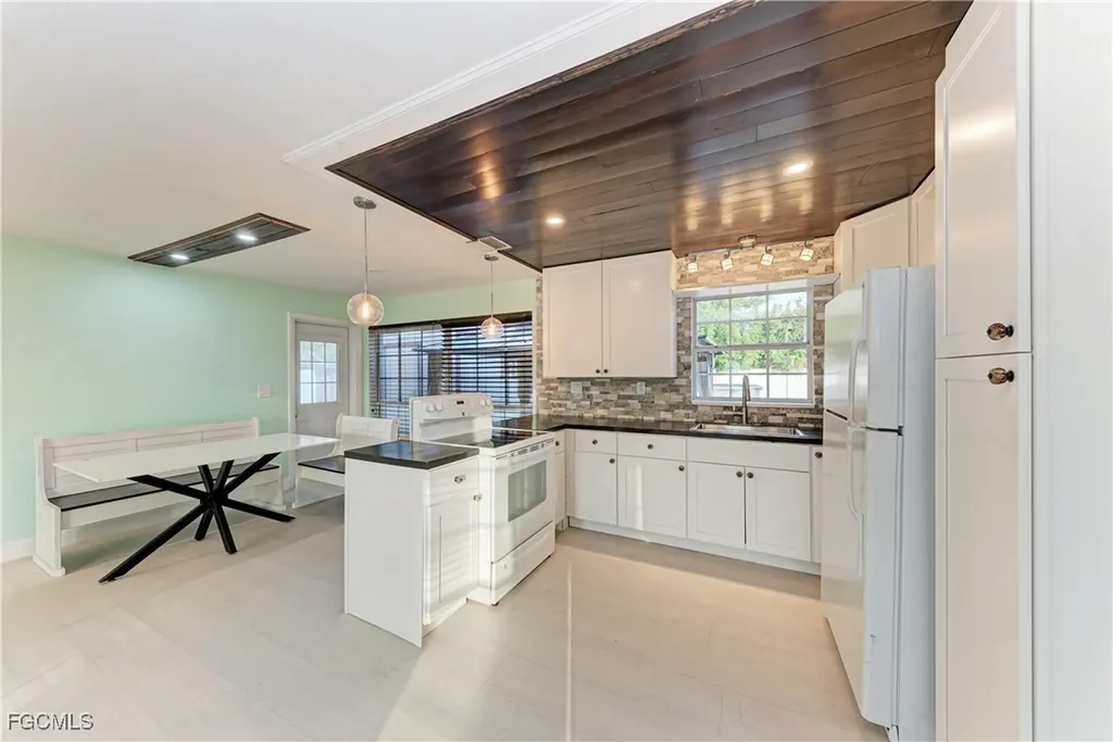2709 SE 17th Avenue Cape Coral FL 33904