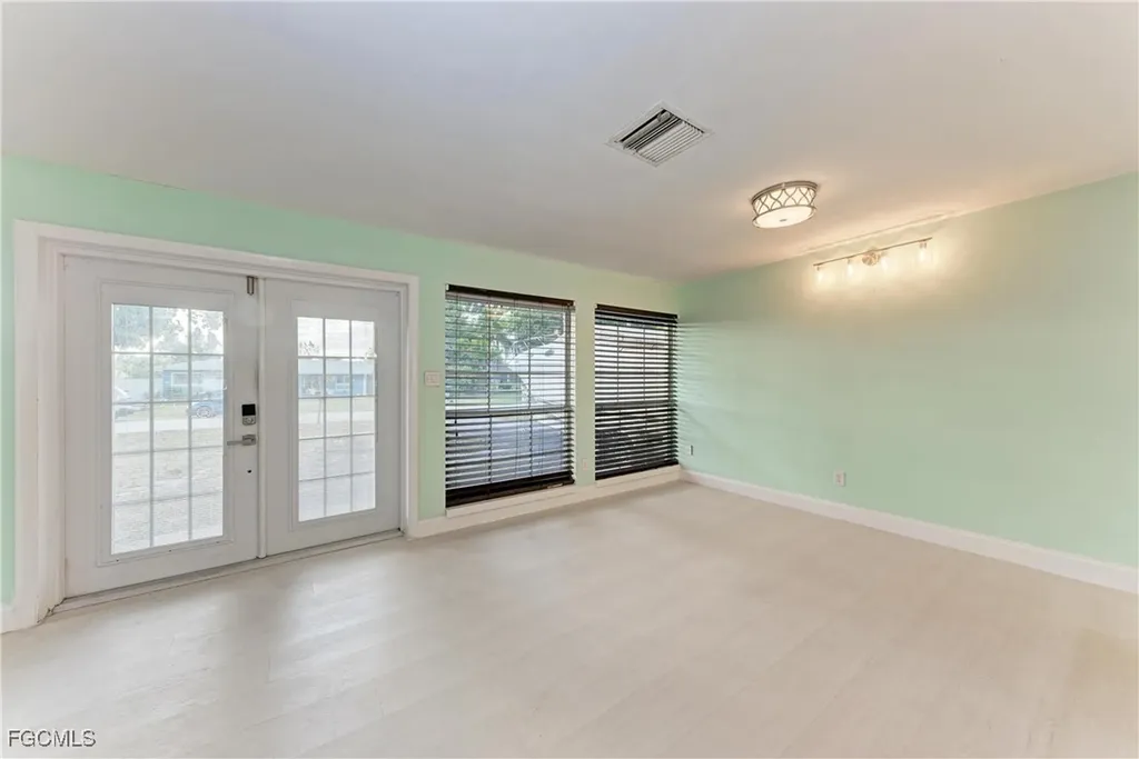 2709 SE 17th Avenue Cape Coral FL 33904