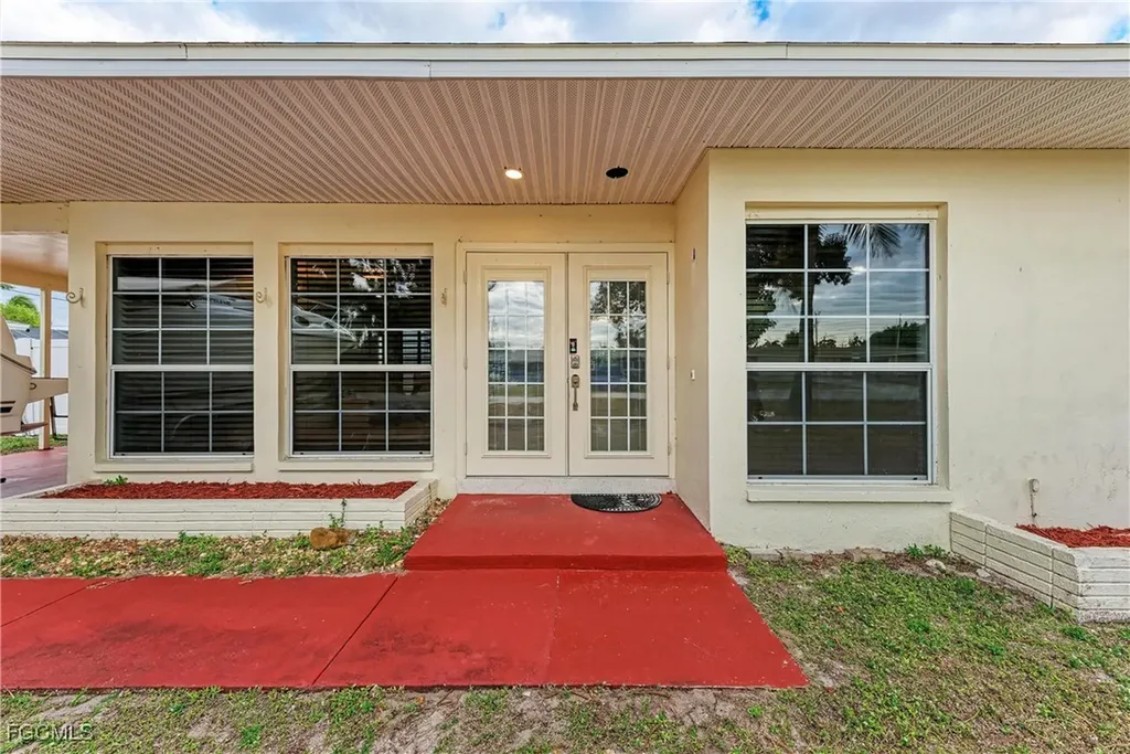 2709 SE 17th Avenue Cape Coral FL 33904