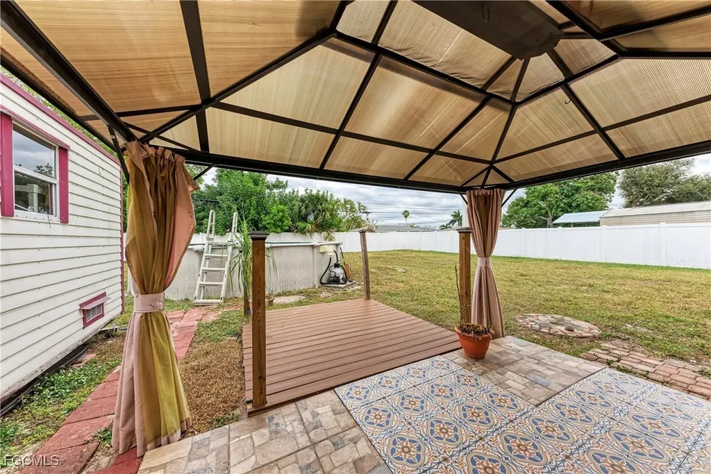 2709 SE 17th Avenue Cape Coral FL 33904