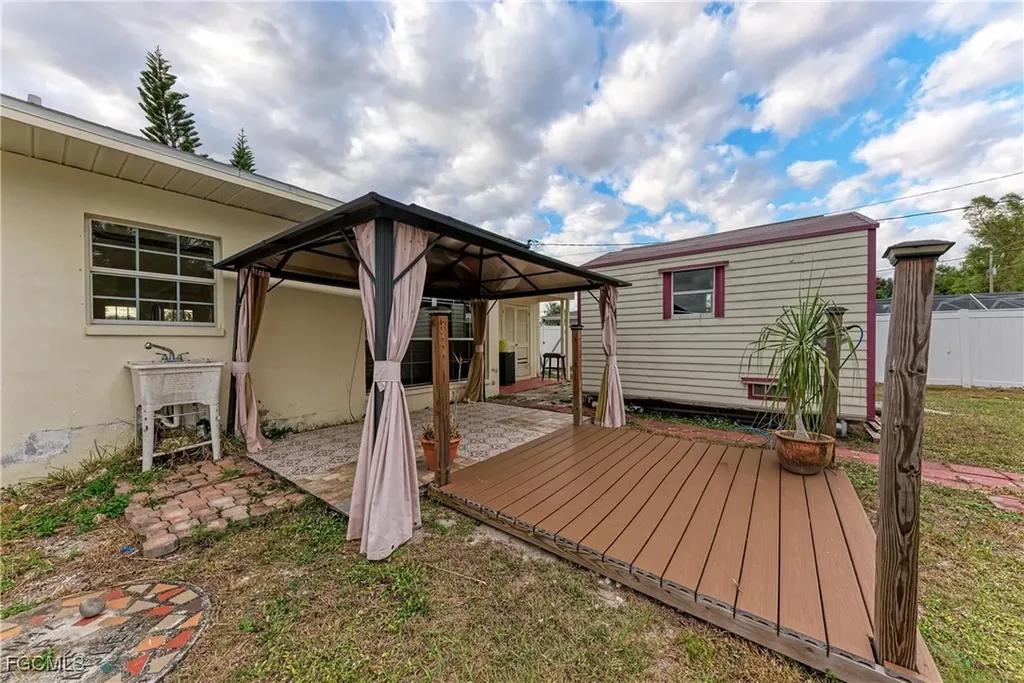2709 SE 17th Avenue Cape Coral FL 33904