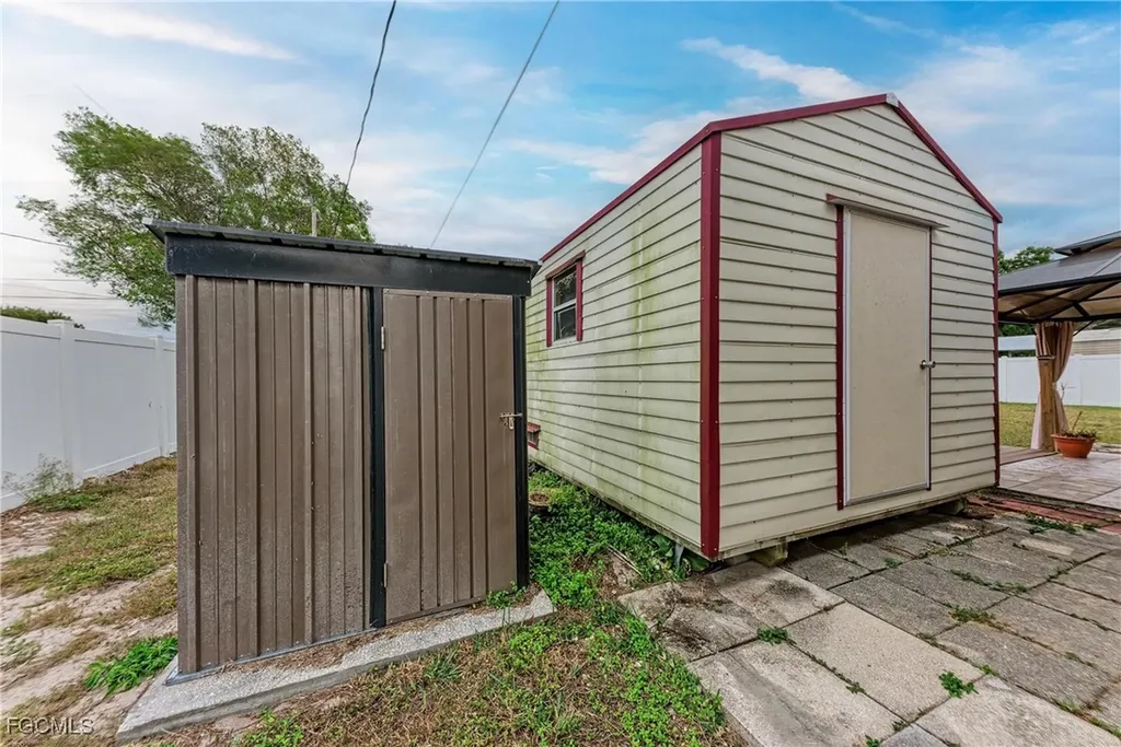 2709 SE 17th Avenue Cape Coral FL 33904