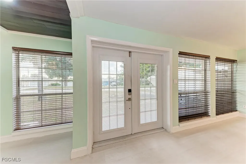 2709 SE 17th Avenue Cape Coral FL 33904