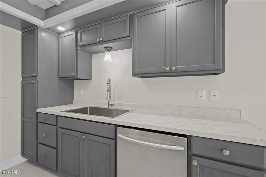 503 SE 16th Place Cape Coral FL 33990