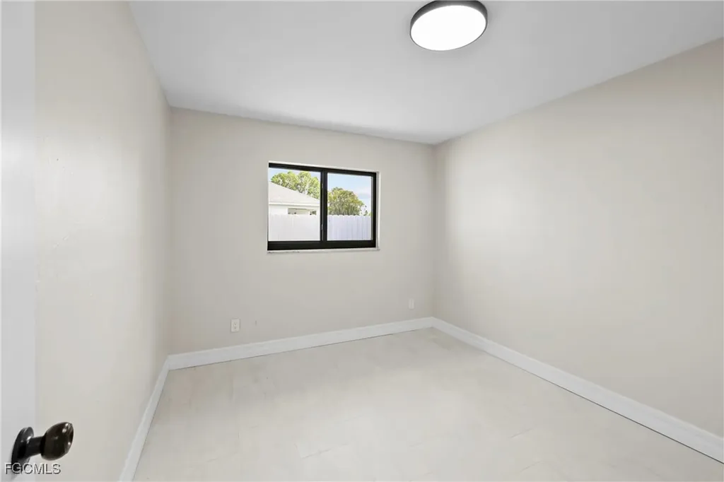 503 SE 16th Place Cape Coral FL 33990