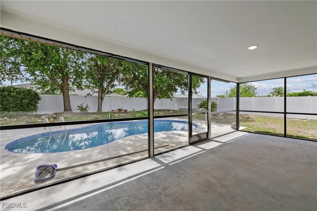 503 SE 16th Place Cape Coral FL 33990