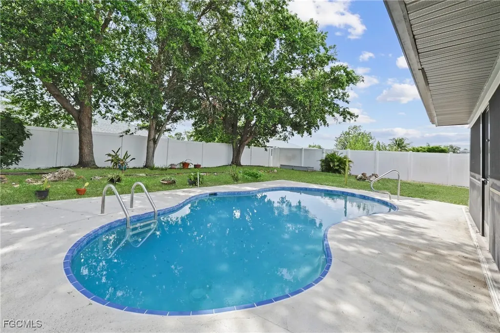 503 SE 16th Place Cape Coral FL 33990
