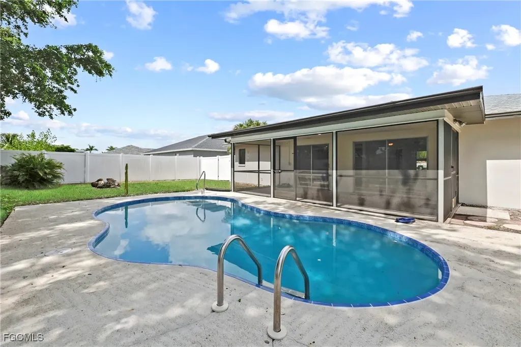 503 SE 16th Place Cape Coral FL 33990