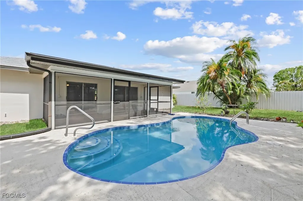 503 SE 16th Place Cape Coral FL 33990