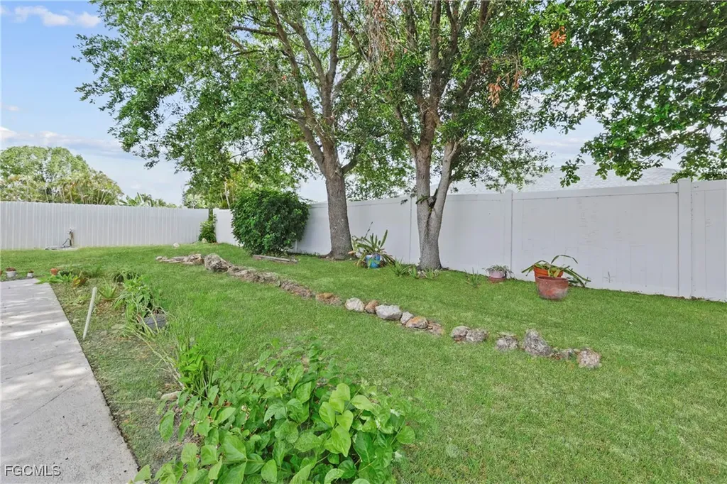 503 SE 16th Place Cape Coral FL 33990