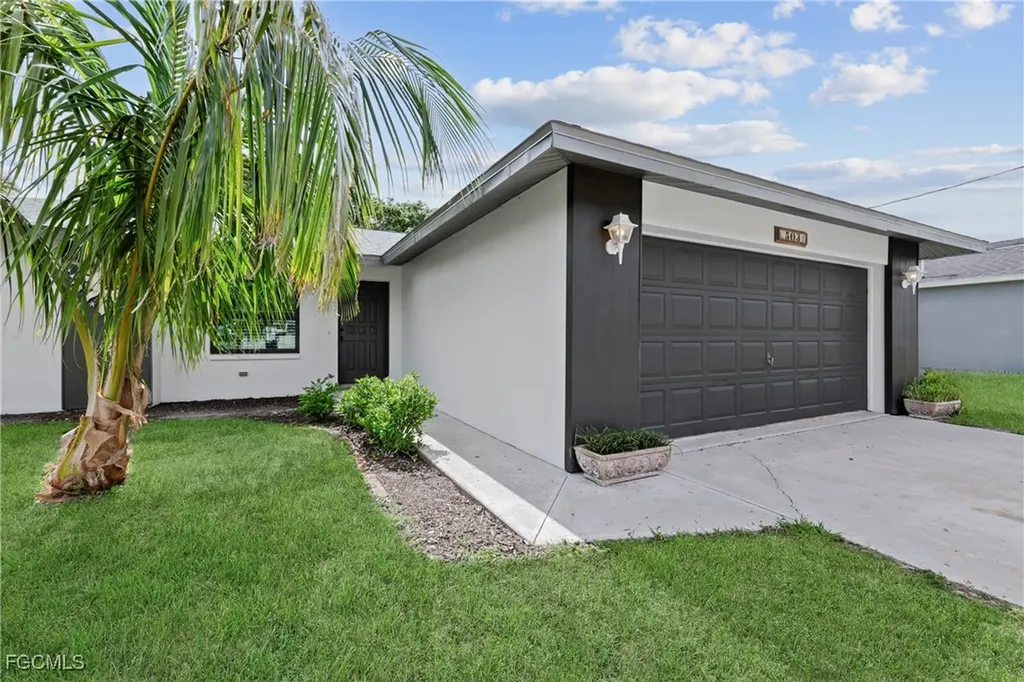 503 SE 16th Place Cape Coral FL 33990