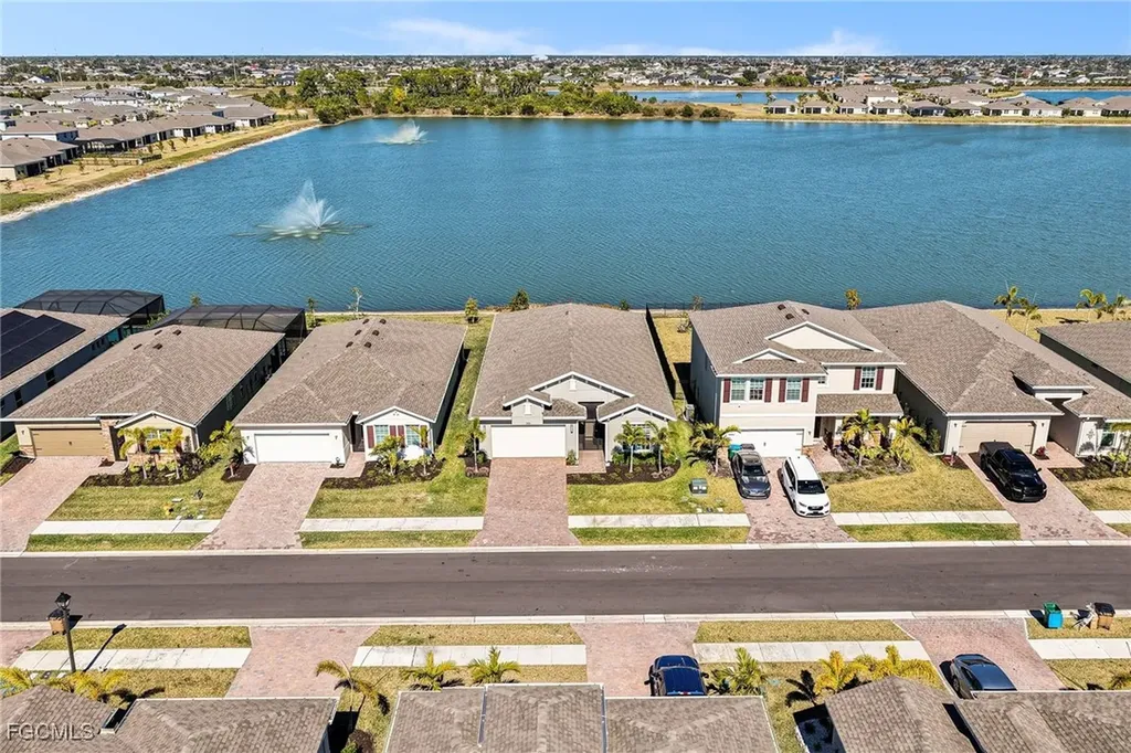 355 Spring Hill Lake Loop Cape Coral FL 33993