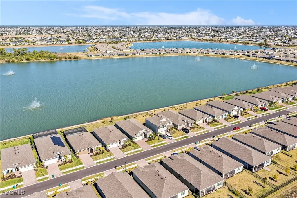 355 Spring Hill Lake Loop Cape Coral FL 33993