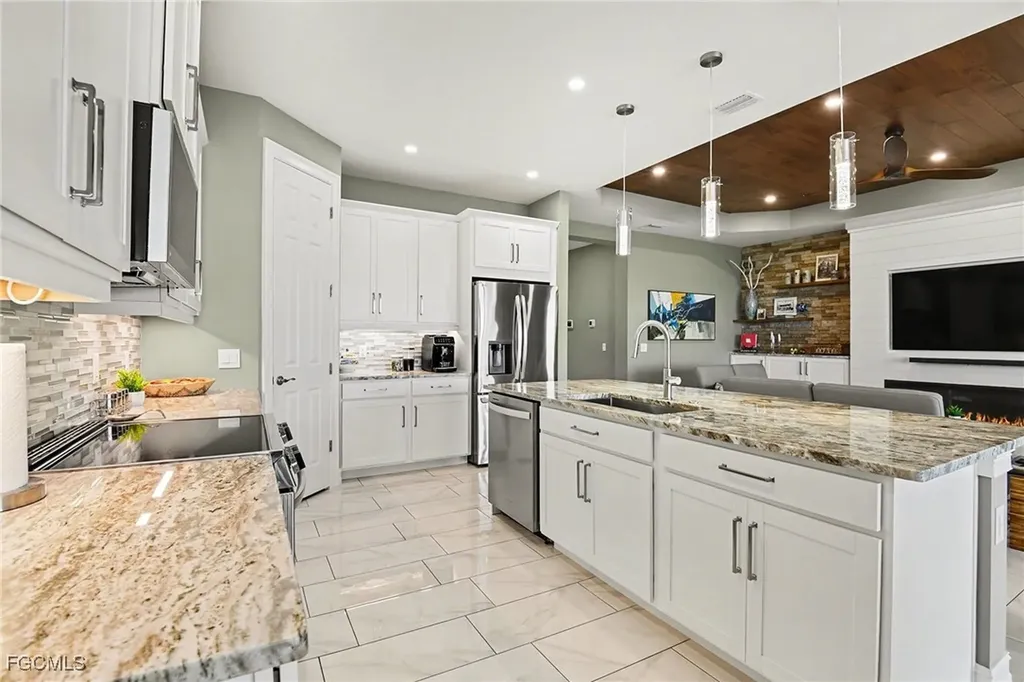 355 Spring Hill Lake Loop Cape Coral FL 33993