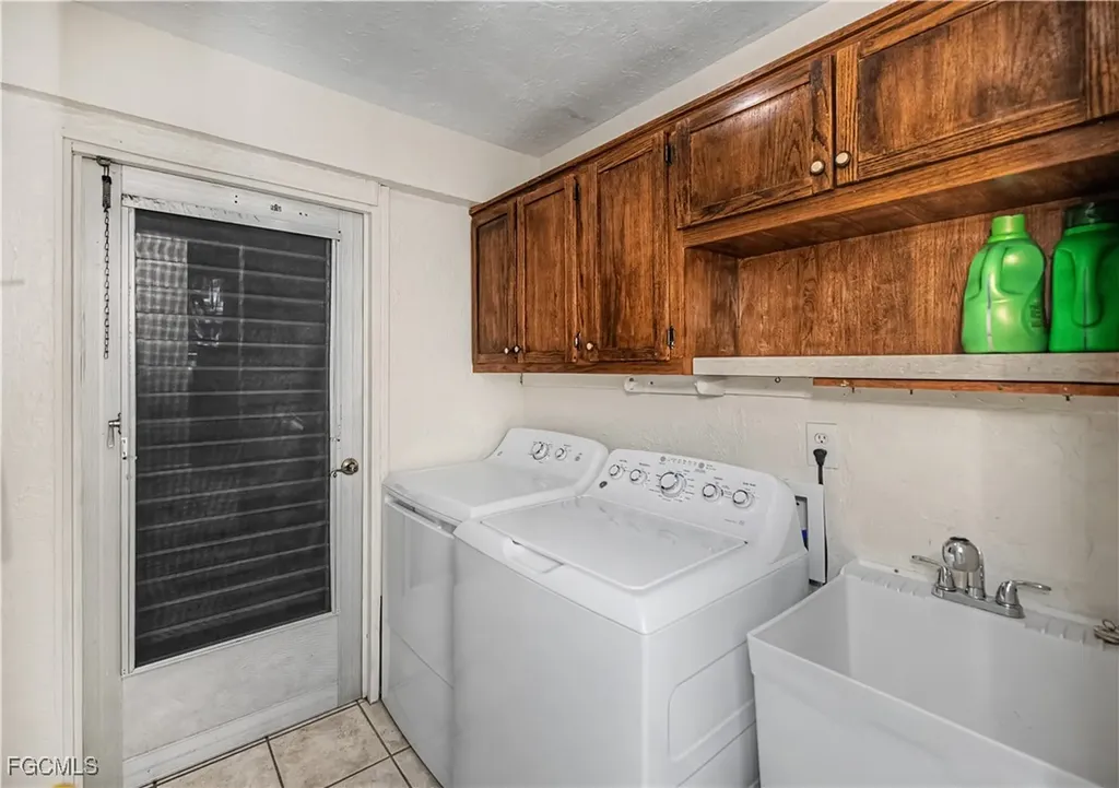 3511 SE 18th Place Cape Coral FL 33904