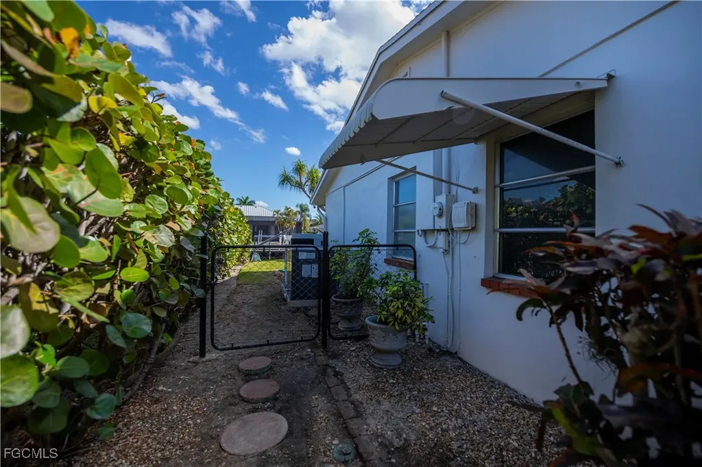 3511 SE 18th Place Cape Coral FL 33904