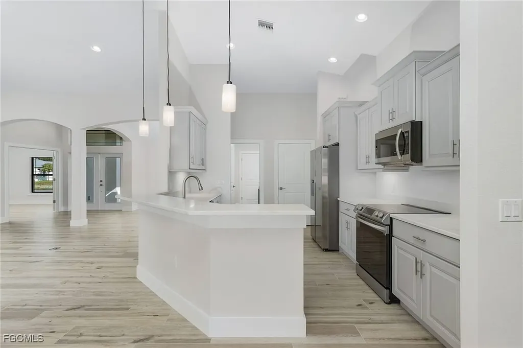 346 SW 28th Place Cape Coral FL 33991