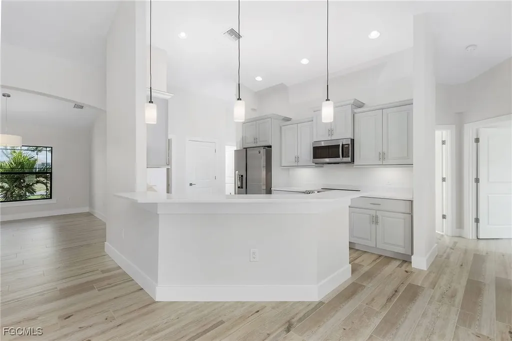 346 SW 28th Place Cape Coral FL 33991