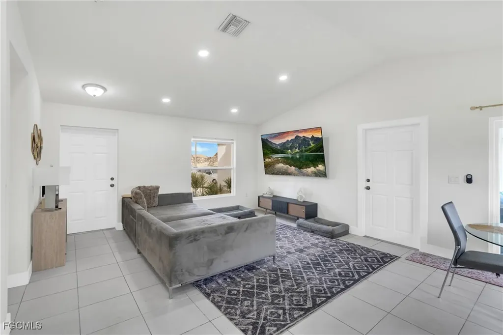 1327 NE 12th Avenue Cape Coral FL 33909