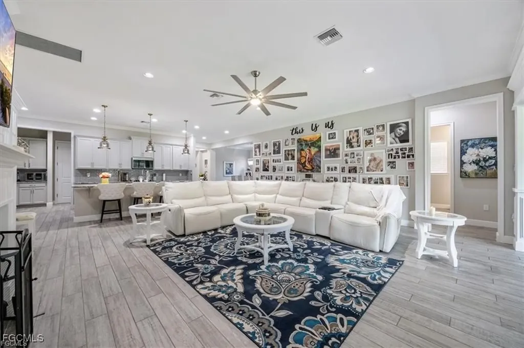 3845 Helmsman Drive Naples FL 34120
