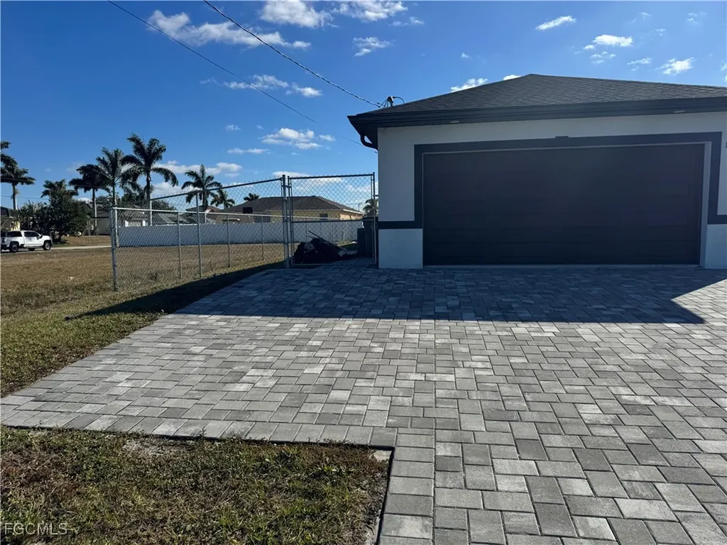 1004 Diplomat Parkway W Cape Coral FL 33993