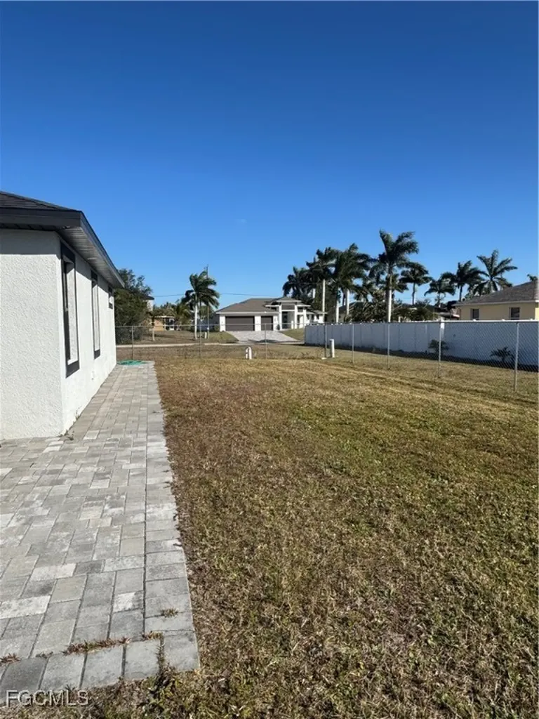 1004 Diplomat Parkway W Cape Coral FL 33993