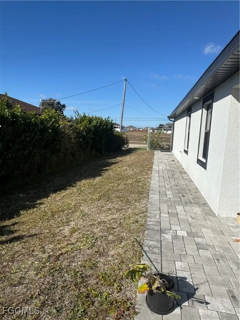 1004 Diplomat Parkway W Cape Coral FL 33993