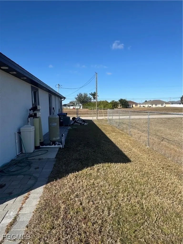 1004 Diplomat Parkway W Cape Coral FL 33993