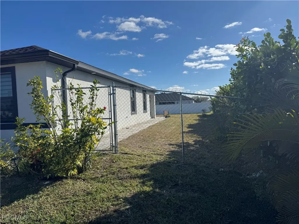 1004 Diplomat Parkway W Cape Coral FL 33993