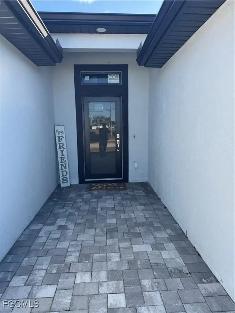 1004 Diplomat Parkway W Cape Coral FL 33993