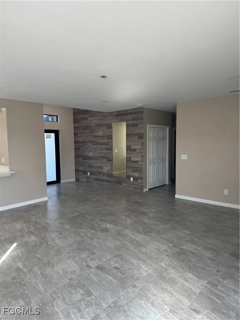 1004 Diplomat Parkway W Cape Coral FL 33993